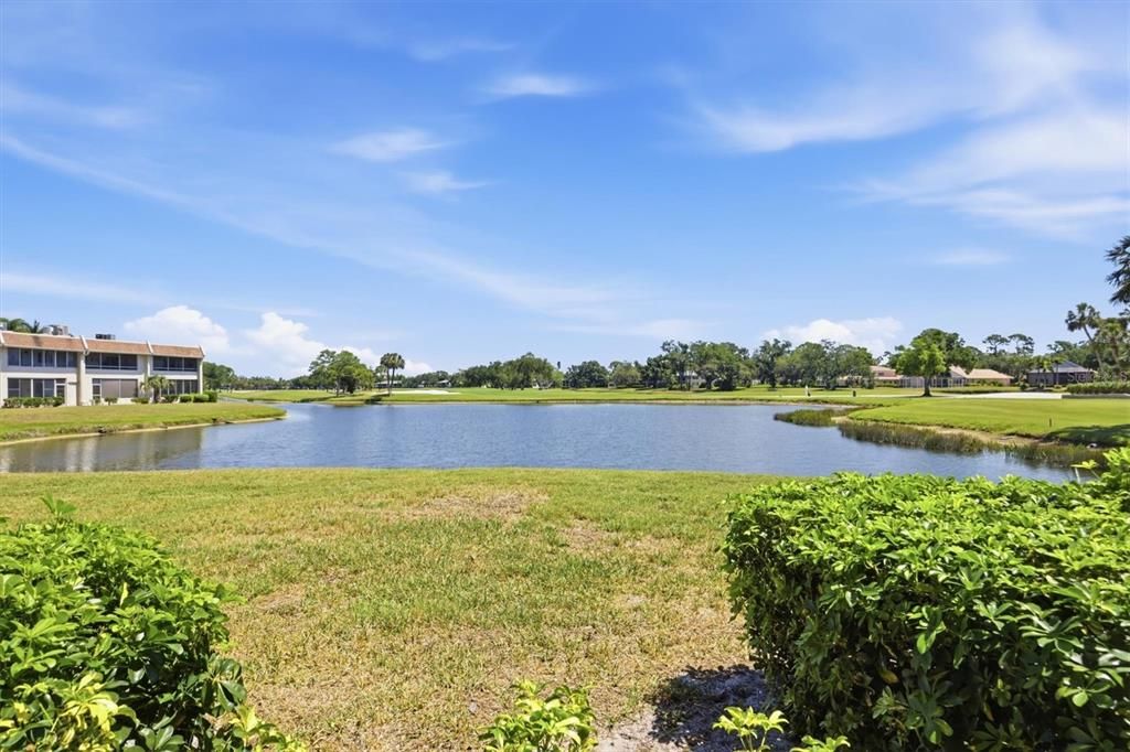 Active With Contract: $199,999 (1 beds, 1 baths, 717 Square Feet)