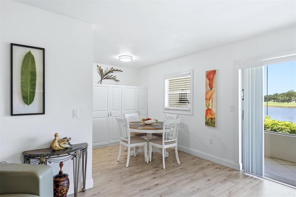 Active With Contract: $199,999 (1 beds, 1 baths, 717 Square Feet)