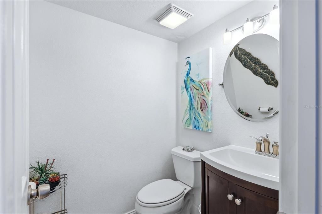 Active With Contract: $199,999 (1 beds, 1 baths, 717 Square Feet)