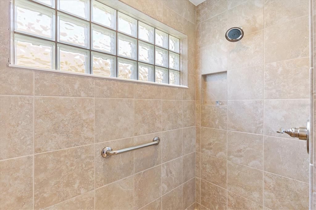 En Venta: $559,000 (3 camas, 3 baños, 1905 Pies cuadrados)