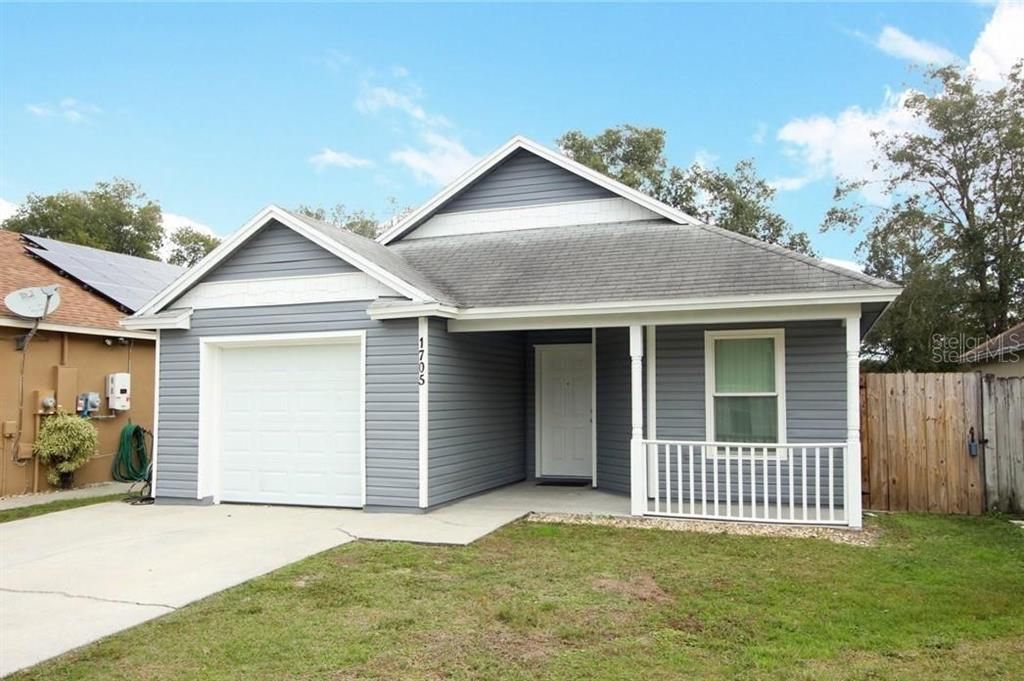 Active With Contract: $2,100 (3 beds, 2 baths, 1215 Square Feet)