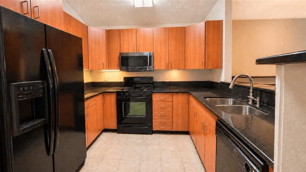 Active With Contract: $2,100 (3 beds, 2 baths, 1215 Square Feet)
