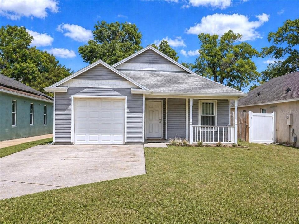Active With Contract: $2,100 (3 beds, 2 baths, 1215 Square Feet)