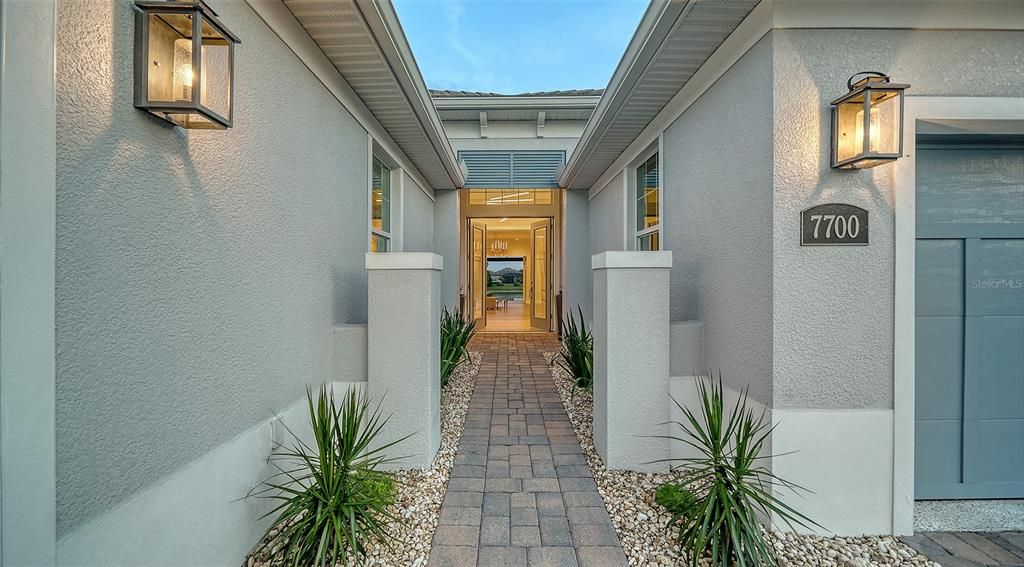 Active With Contract: $997,000 (3 beds, 3 baths, 2755 Square Feet)