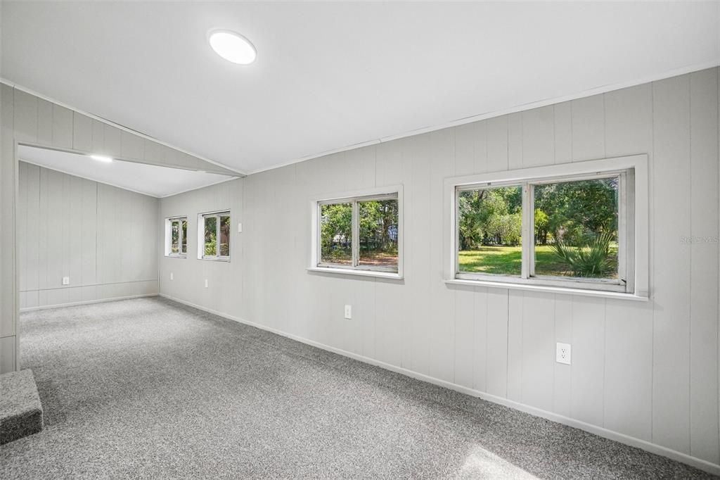 For Sale: $250,000 (3 beds, 2 baths, 1012 Square Feet)