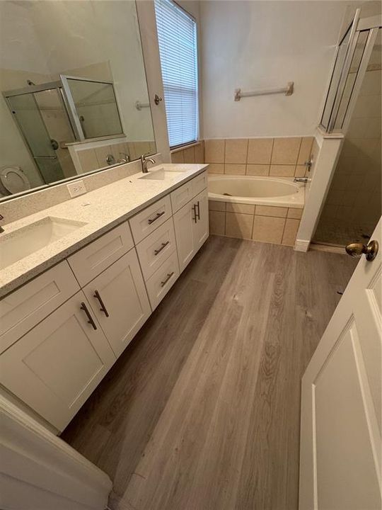 Activo con contrato: $2,800 (4 camas, 2 baños, 1705 Pies cuadrados)