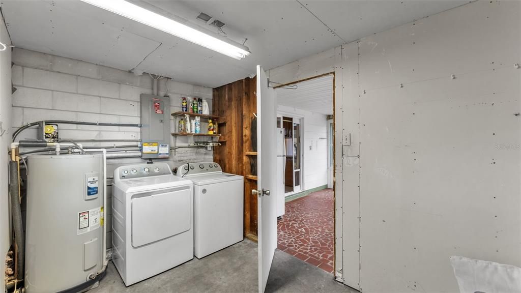 Active With Contract: $235,000 (3 beds, 2 baths, 1444 Square Feet)