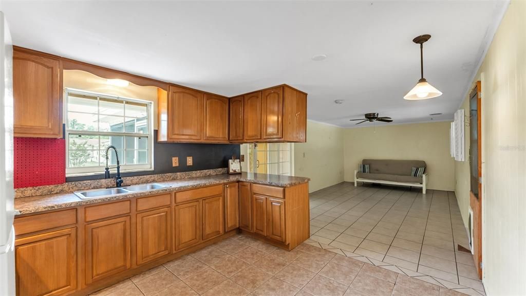 Active With Contract: $235,000 (3 beds, 2 baths, 1444 Square Feet)
