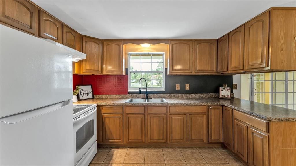Active With Contract: $235,000 (3 beds, 2 baths, 1444 Square Feet)