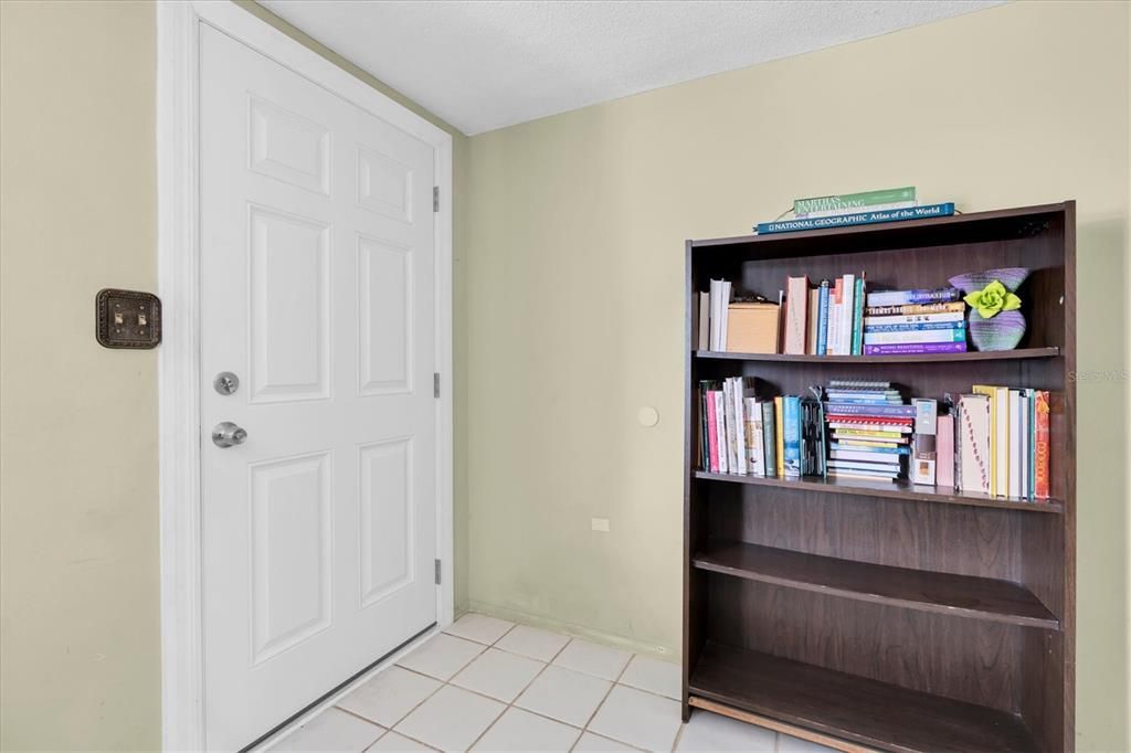 Activo con contrato: $215,000 (2 camas, 2 baños, 1032 Pies cuadrados)