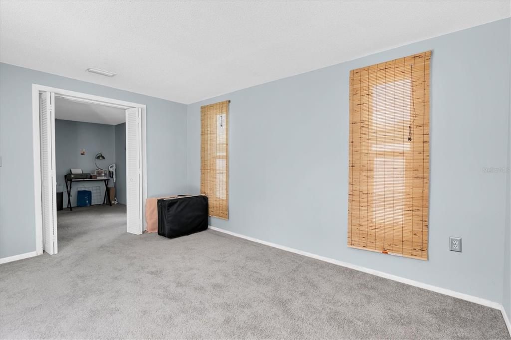 Activo con contrato: $215,000 (2 camas, 2 baños, 1032 Pies cuadrados)