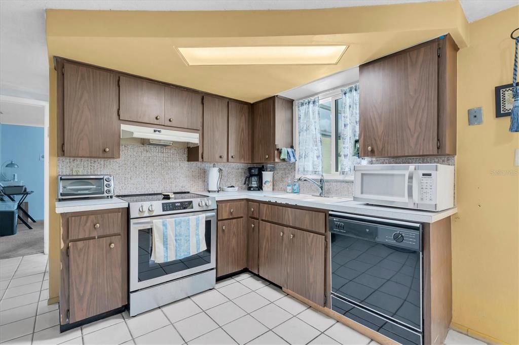 Activo con contrato: $215,000 (2 camas, 2 baños, 1032 Pies cuadrados)