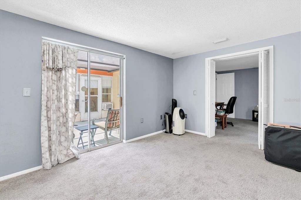Activo con contrato: $215,000 (2 camas, 2 baños, 1032 Pies cuadrados)