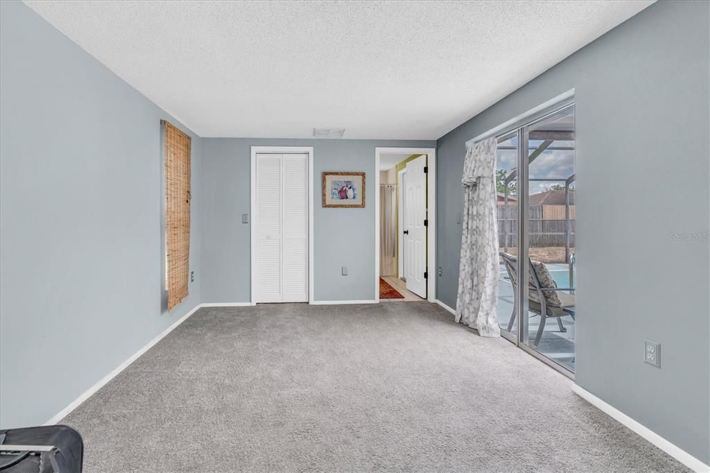 Activo con contrato: $215,000 (2 camas, 2 baños, 1032 Pies cuadrados)