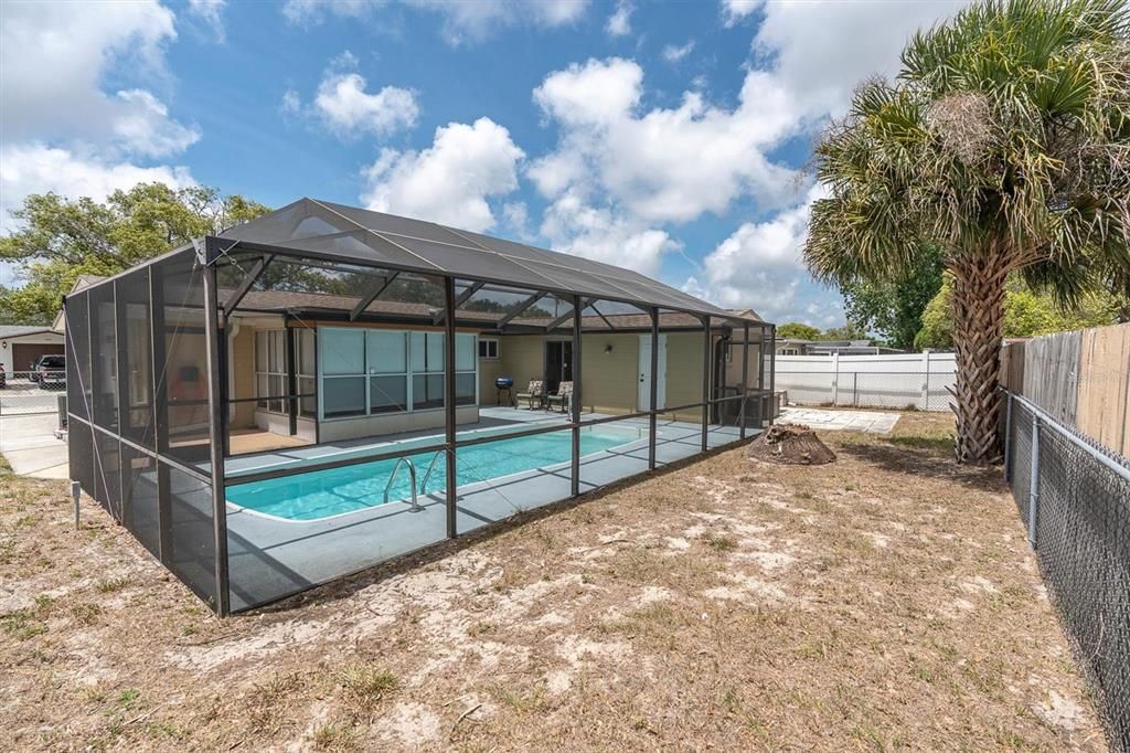 Activo con contrato: $215,000 (2 camas, 2 baños, 1032 Pies cuadrados)