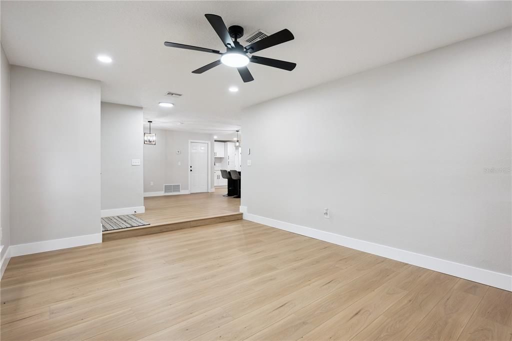 En Venta: $519,900 (3 camas, 2 baños, 1627 Pies cuadrados)