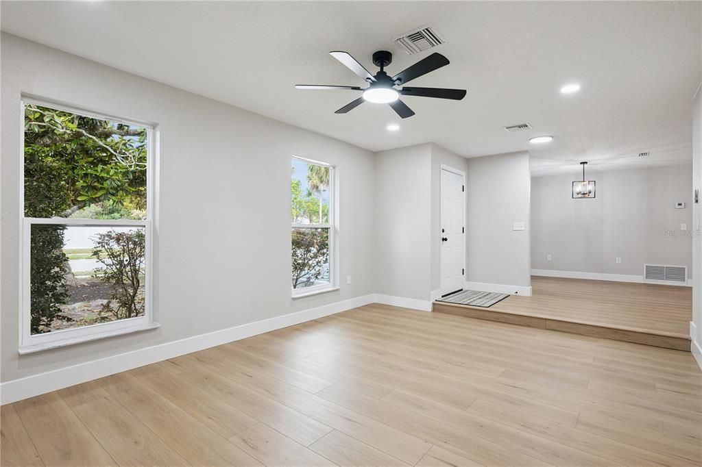 En Venta: $519,900 (3 camas, 2 baños, 1627 Pies cuadrados)