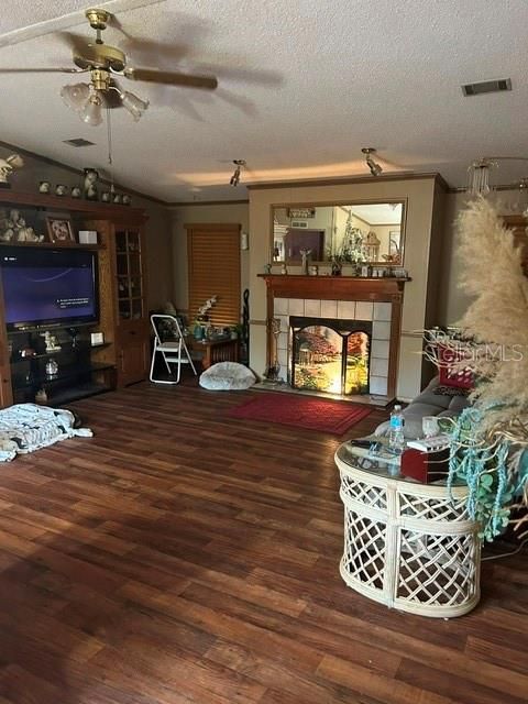 For Sale: $279,900 (3 beds, 2 baths, 1620 Square Feet)