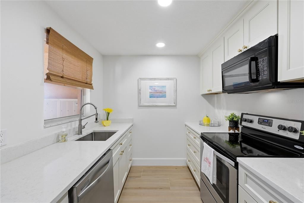 В аренду: $2,450 (1 спален, 1 ванн, 698 Квадратных фут)