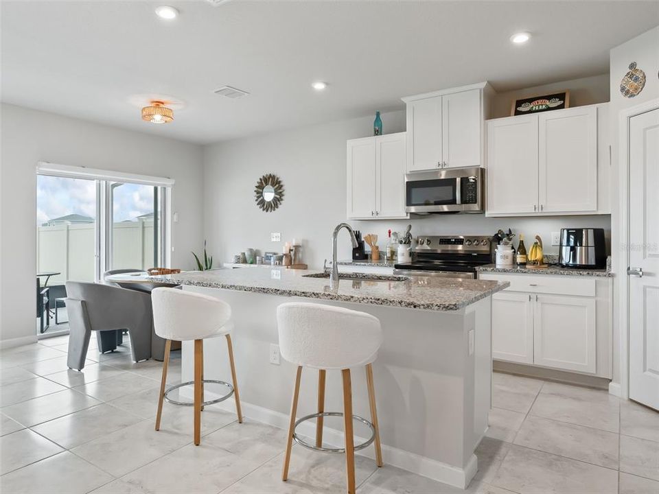 For Sale: $290,000 (3 beds, 2 baths, 1450 Square Feet)