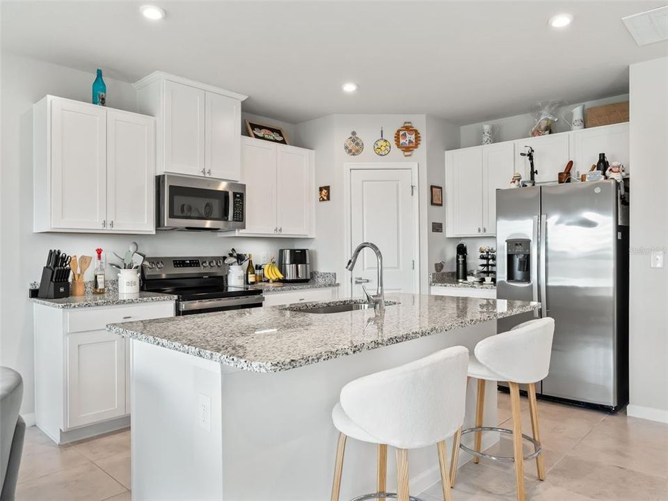 For Sale: $290,000 (3 beds, 2 baths, 1450 Square Feet)
