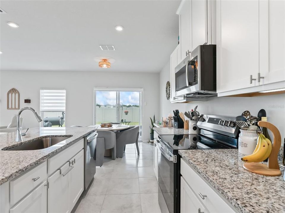 For Sale: $290,000 (3 beds, 2 baths, 1450 Square Feet)