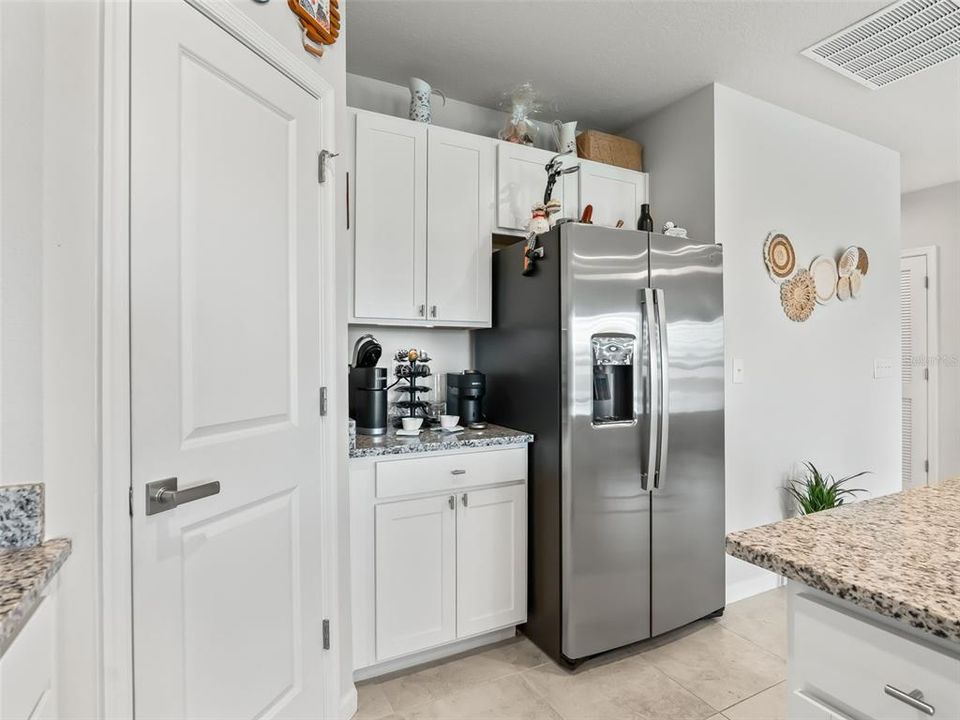For Sale: $290,000 (3 beds, 2 baths, 1450 Square Feet)