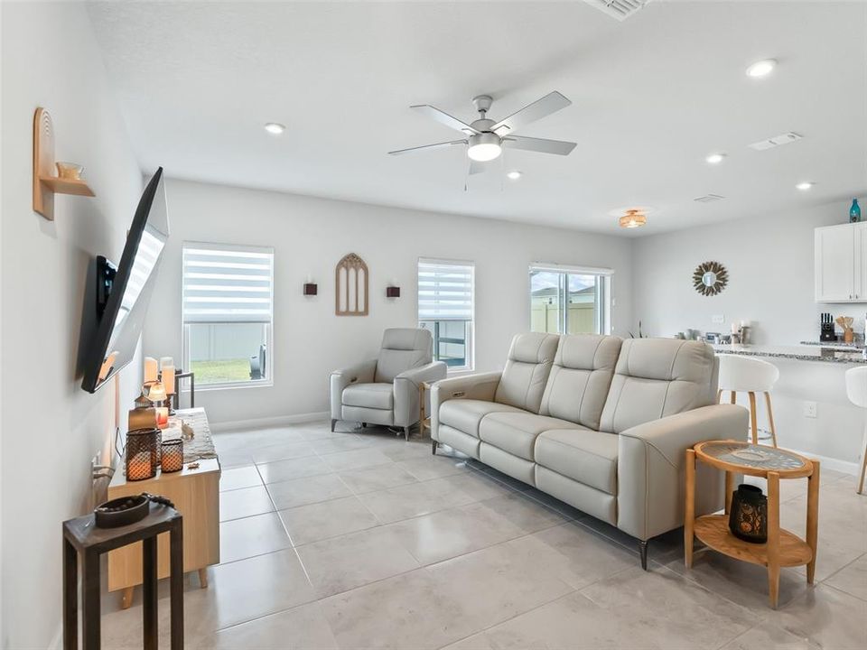 For Sale: $290,000 (3 beds, 2 baths, 1450 Square Feet)