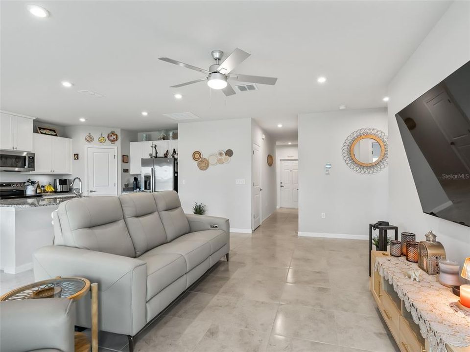 For Sale: $290,000 (3 beds, 2 baths, 1450 Square Feet)