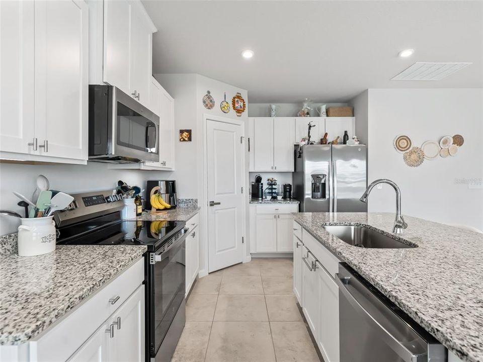 For Sale: $290,000 (3 beds, 2 baths, 1450 Square Feet)