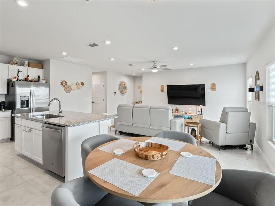 For Sale: $290,000 (3 beds, 2 baths, 1450 Square Feet)