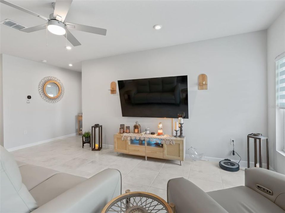 For Sale: $290,000 (3 beds, 2 baths, 1450 Square Feet)