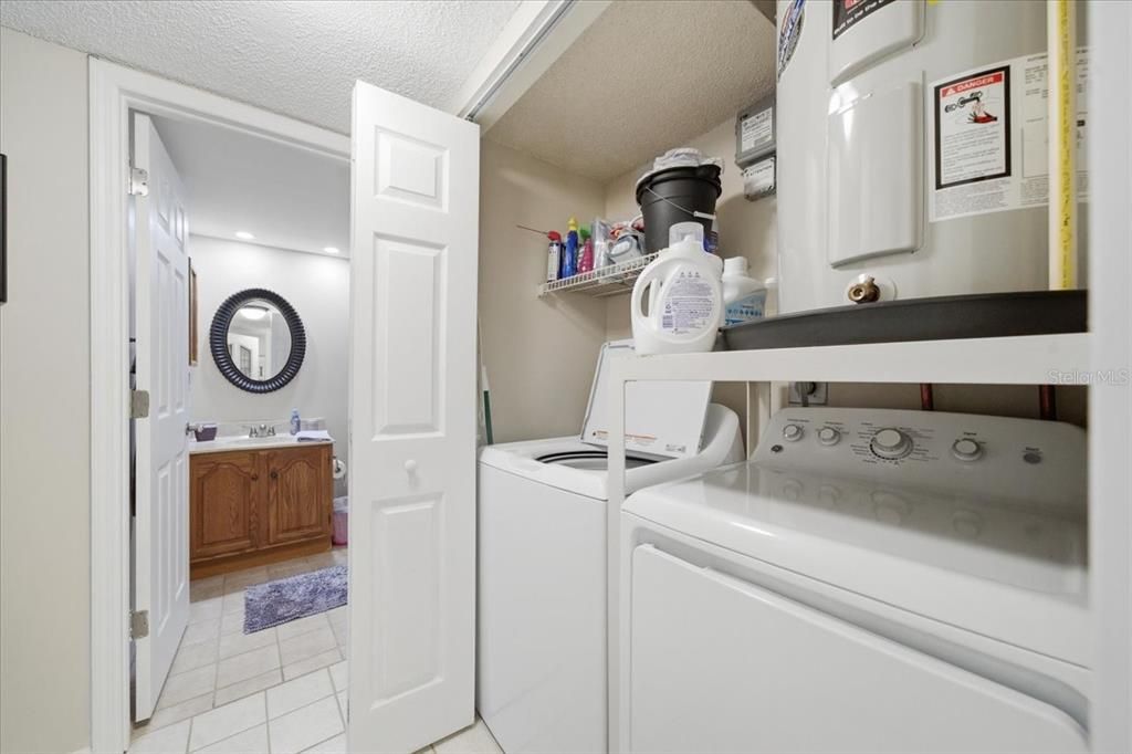 Activo con contrato: $230,000 (2 camas, 2 baños, 1115 Pies cuadrados)