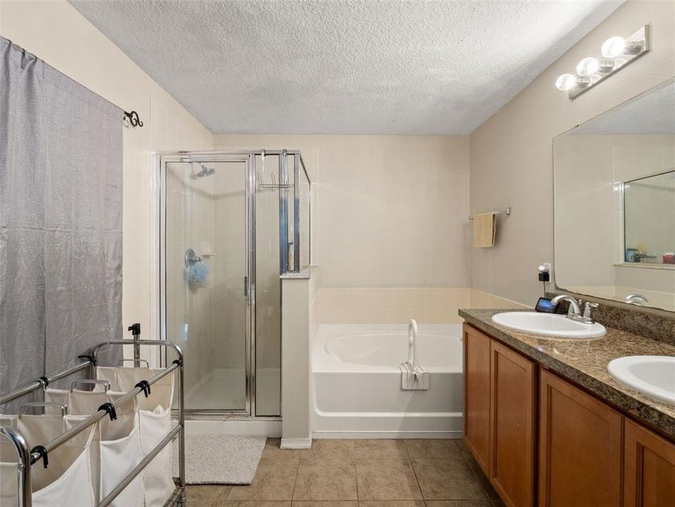 For Sale: $380,000 (4 beds, 2 baths, 1997 Square Feet)