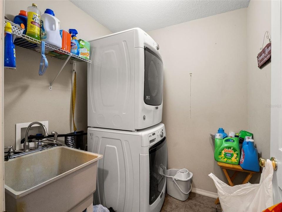 For Sale: $380,000 (4 beds, 2 baths, 1997 Square Feet)