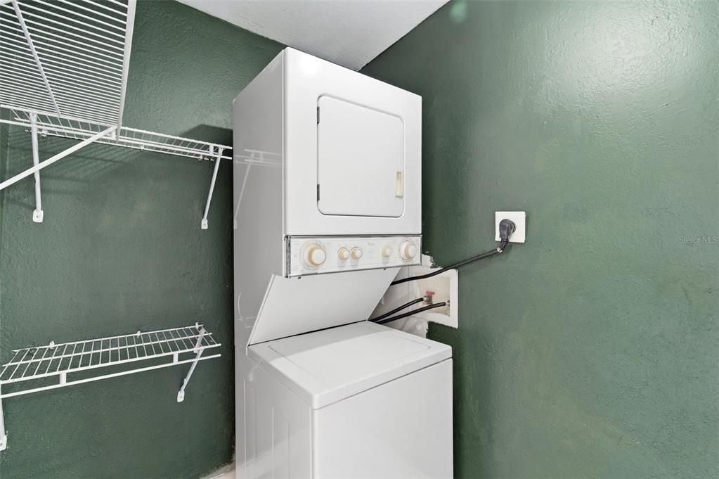 Под контрактом: $399,900 (3 спален, 2 ванн, 1127 Квадратных фут)