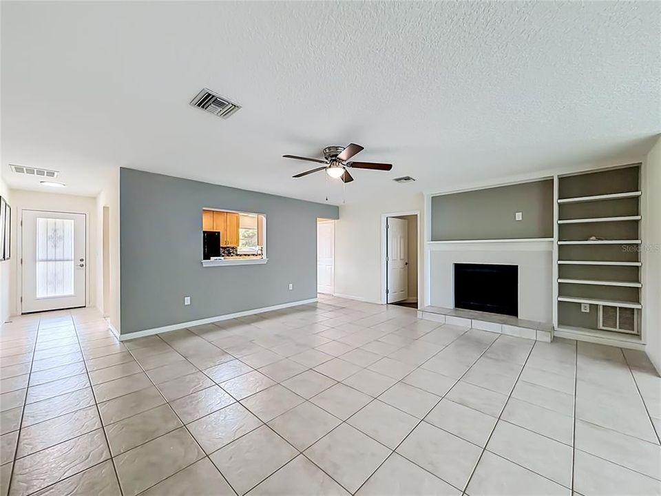 Под контрактом: $499,000 (3 спален, 2 ванн, 1825 Квадратных фут)