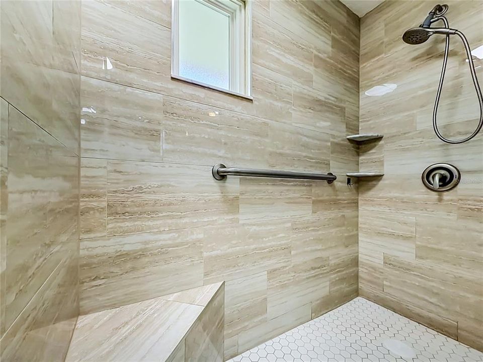 Под контрактом: $499,000 (3 спален, 2 ванн, 1825 Квадратных фут)