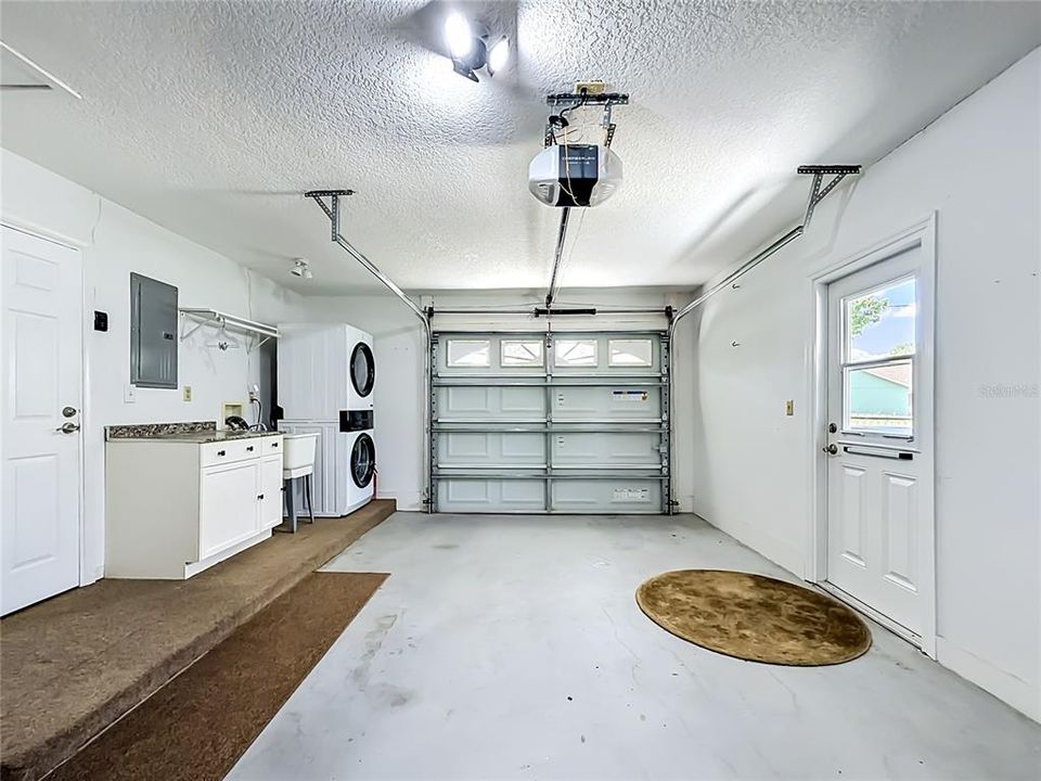 Под контрактом: $499,000 (3 спален, 2 ванн, 1825 Квадратных фут)