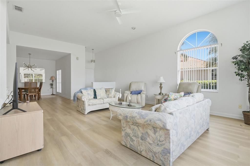 En Venta: $479,900 (3 camas, 2 baños, 2462 Pies cuadrados)