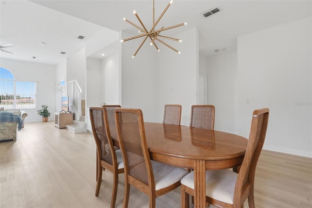 En Venta: $479,900 (3 camas, 2 baños, 2462 Pies cuadrados)