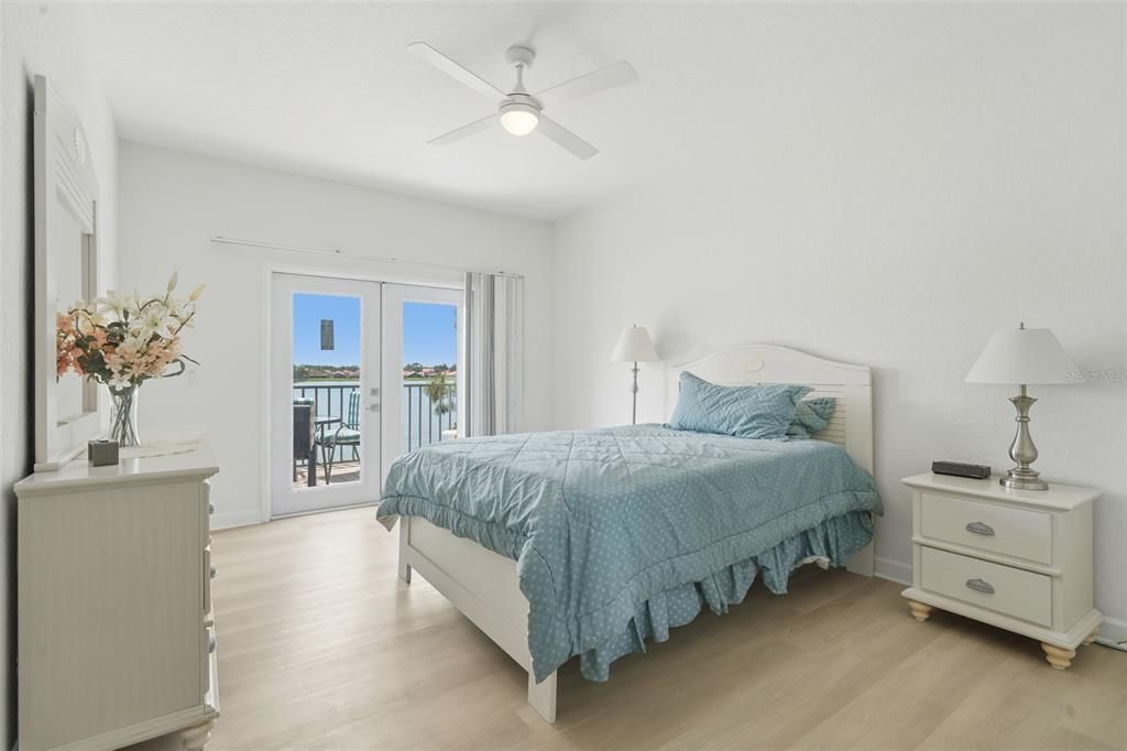 En Venta: $479,900 (3 camas, 2 baños, 2462 Pies cuadrados)