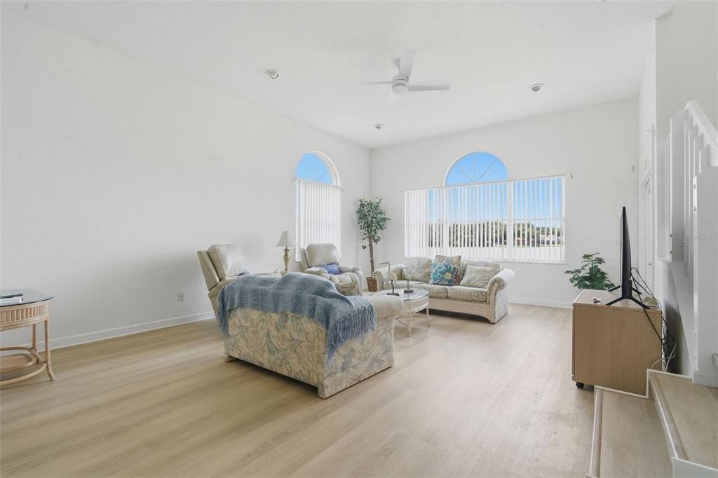 En Venta: $479,900 (3 camas, 2 baños, 2462 Pies cuadrados)