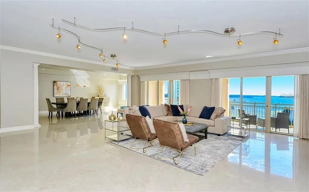 En Venta: $2,650,000 (3 camas, 2 baños, 3553 Pies cuadrados)