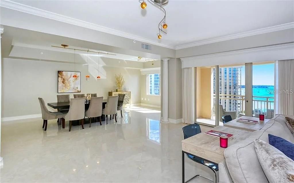 En Venta: $2,650,000 (3 camas, 2 baños, 3553 Pies cuadrados)