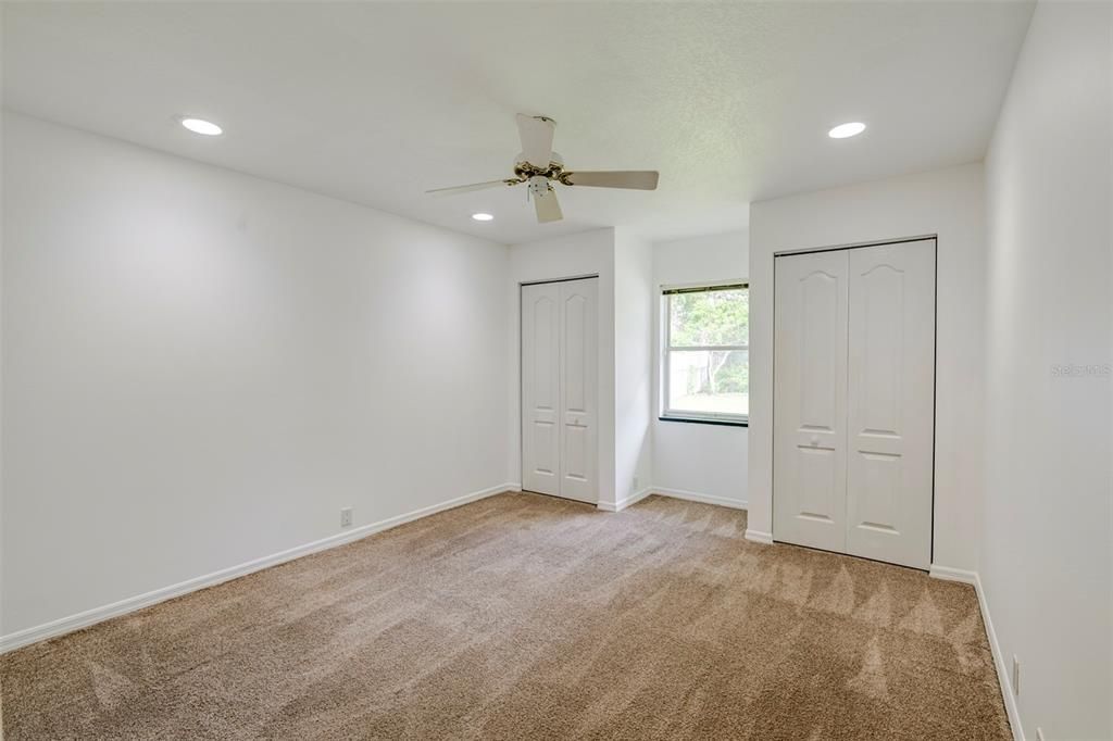 Activo con contrato: $374,900 (4 camas, 2 baños, 2084 Pies cuadrados)