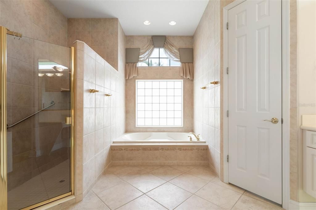 For Sale: $1,100,000 (3 beds, 3 baths, 2601 Square Feet)