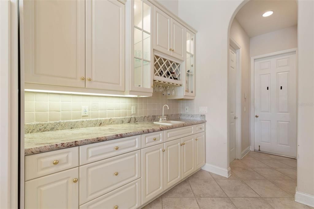 For Sale: $1,100,000 (3 beds, 3 baths, 2601 Square Feet)