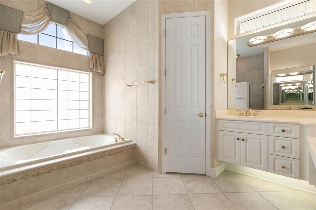 For Sale: $1,100,000 (3 beds, 3 baths, 2601 Square Feet)