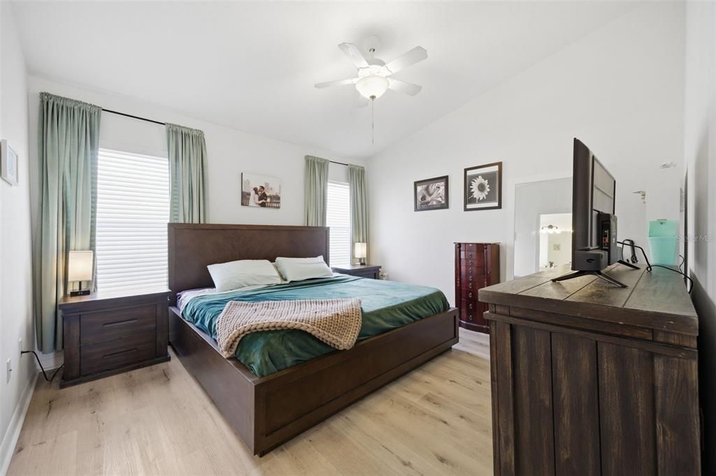 Active With Contract: $240,000 (3 beds, 2 baths, 1387 Square Feet)
